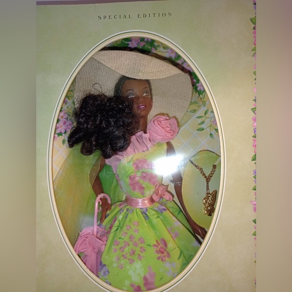 Simply Charming Barbie Doll - Picture 4 of 11